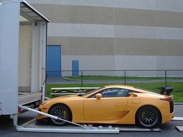 Erster Lexus LFA mit Nürburgring-Performance-Paket ausgeliefert